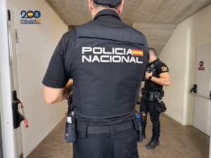 Agentes de la Policía Nacional en Palencia durante una detención