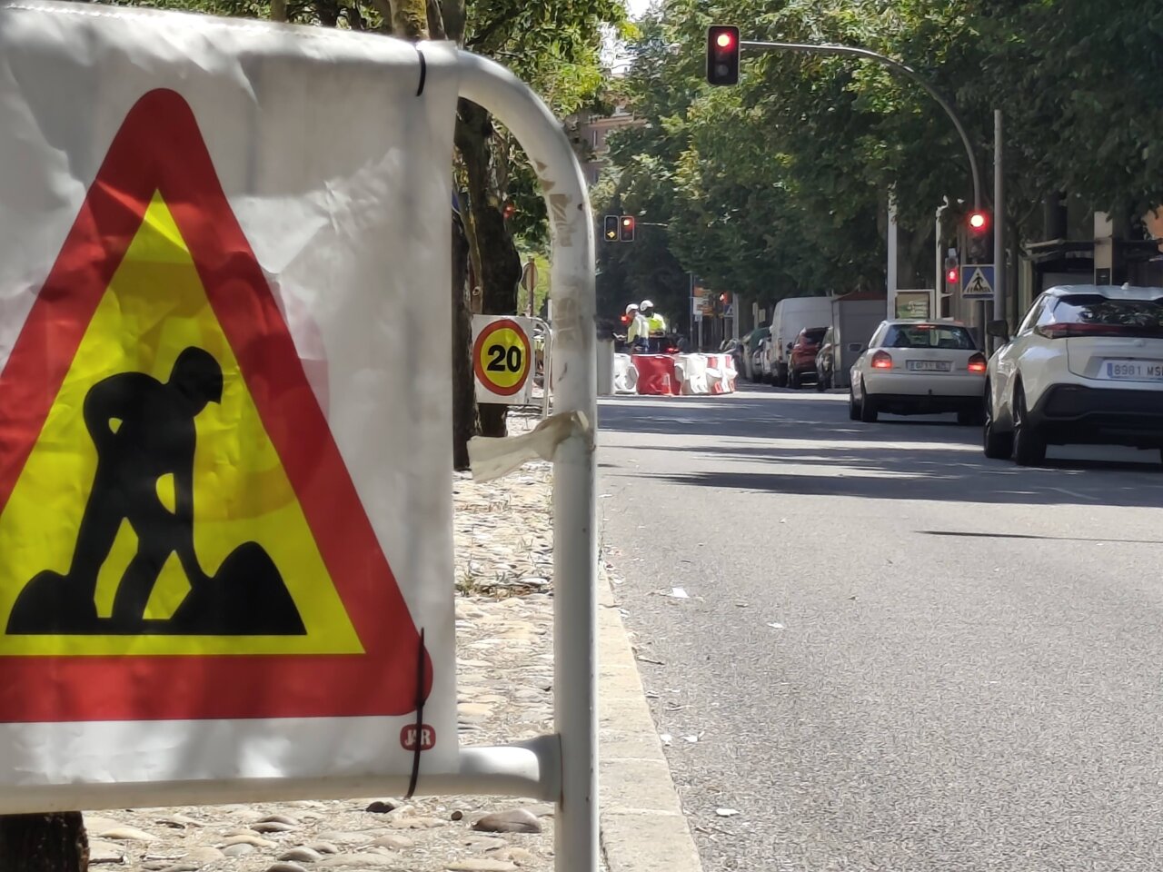 Señal de advertencia de obras en la avenida Casado del Alisal