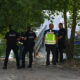 Policías en la orilla del río Pisuerga tras un rescate