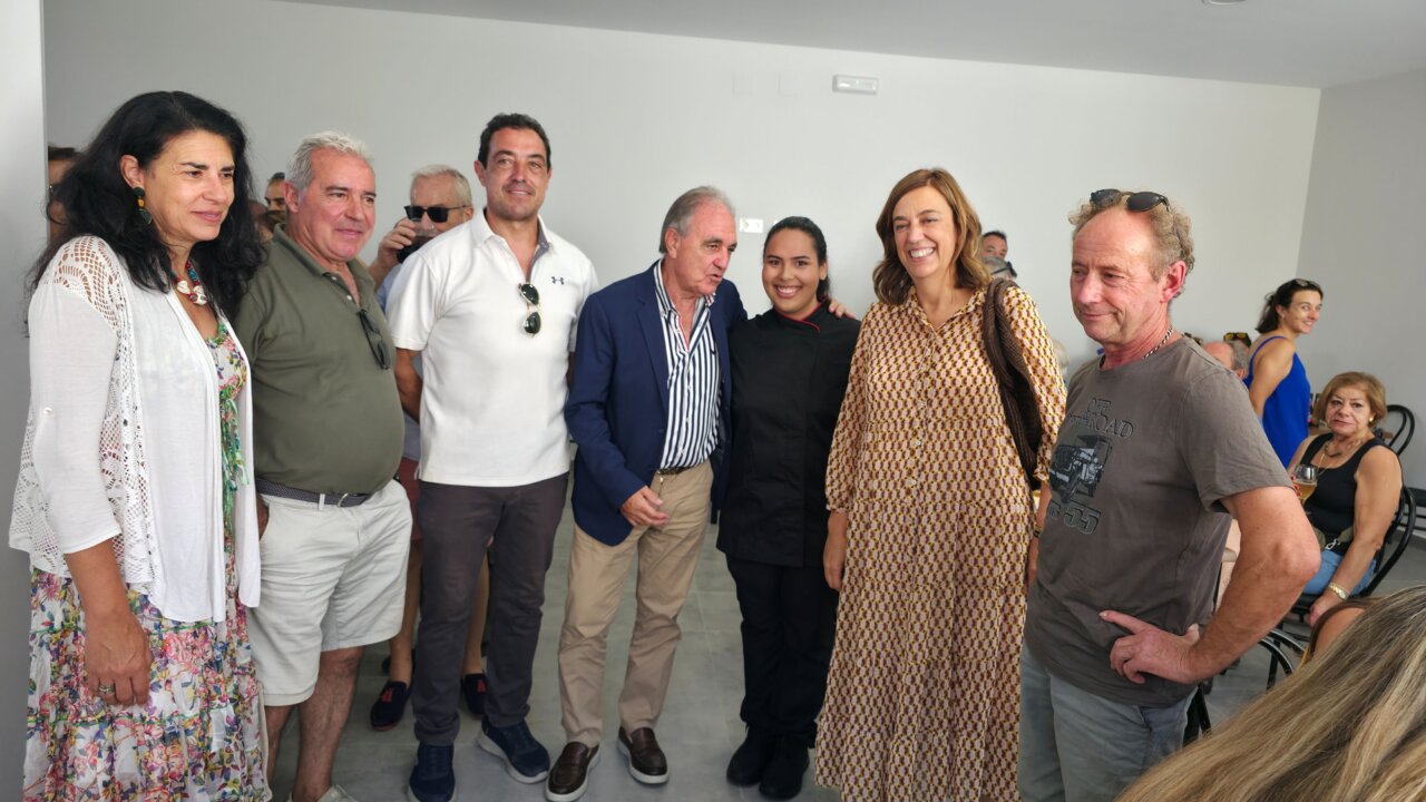 Inauguración del nuevo centro de usos múltiples en Villaherreros con asistentes
