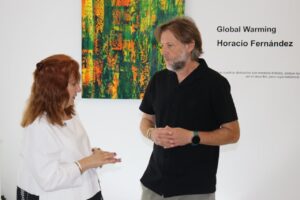 Horacio Fernández discutiendo su obra sobre el calentamiento global en el Lécrac