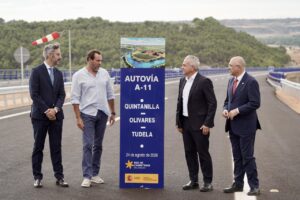 Inauguración de la Autovía A-11 con varios asistentes en el acto