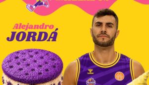 Alejandro Jordá, escolta del Palencia Baloncesto, con un fondo colorido y helados.