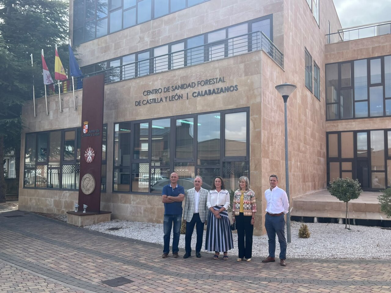 Visita al Centro de Sanidad Forestal de Palencia con autoridades locales