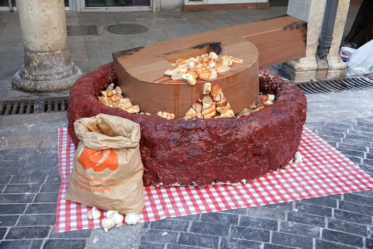 Escultura de pan en el concurso Con Forma de P en Palencia