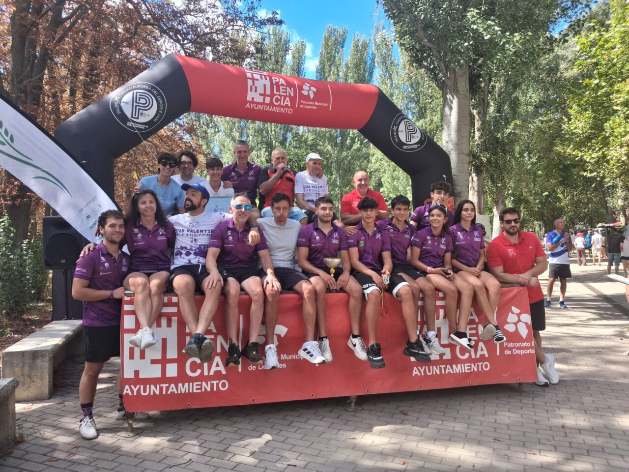 Grupo de palistas del Club Palentino en el Ascenso y Descenso del Carrión