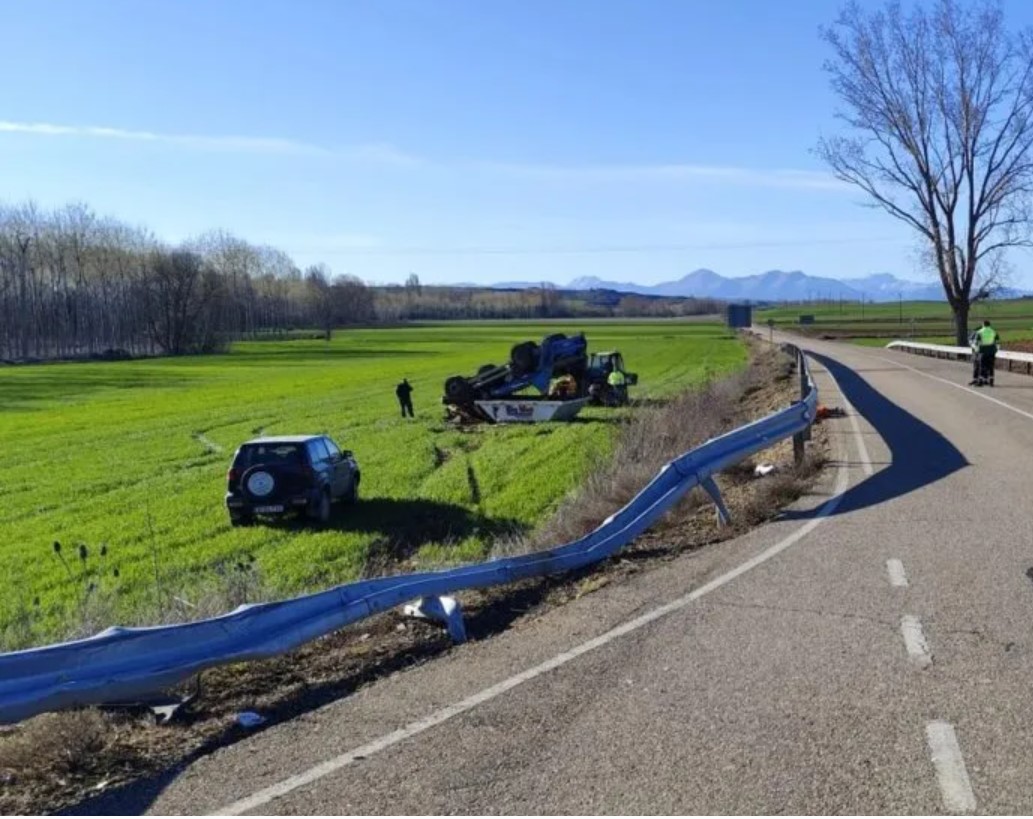 Accidente en carretera con barreras de contención en Palencia