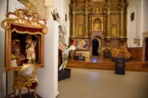 Interior del Museo de los Cuentos en Paredes de Nava con exhibiciones