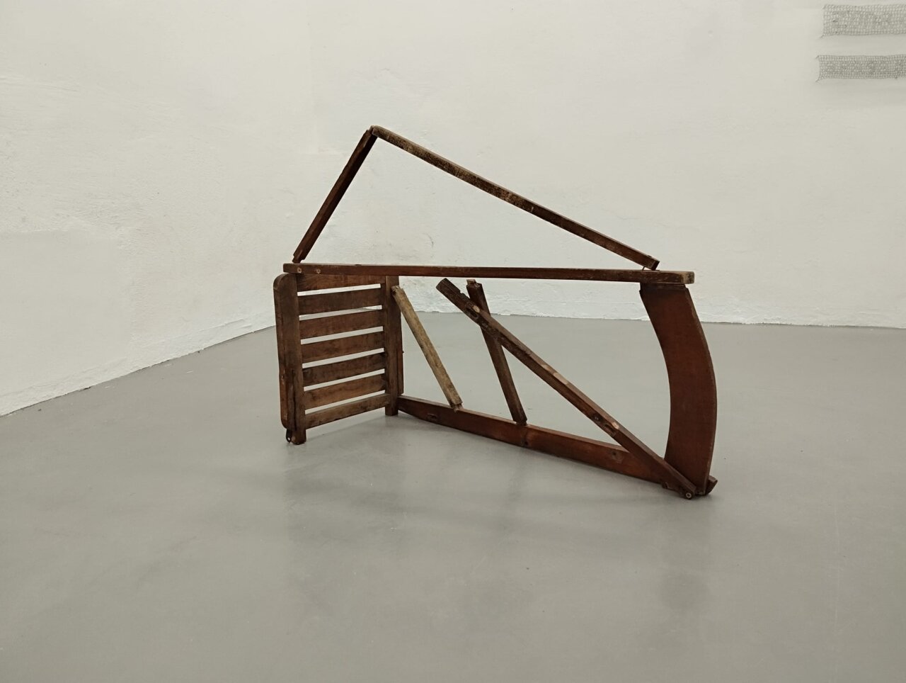 Escultura de Lucía Fuentes en la exposición Nebulosa21 en Nexo990