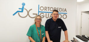 Miguel Ángel y Ana María en Ortopedia Guardo, atención personalizada
