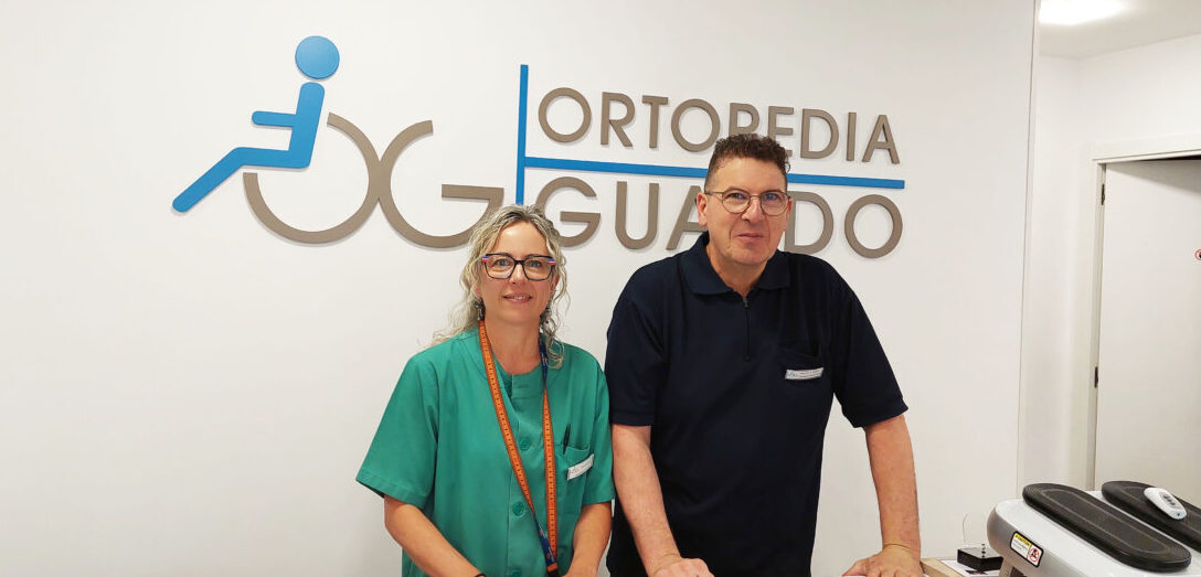 Miguel Ángel y Ana María en Ortopedia Guardo, atención personalizada