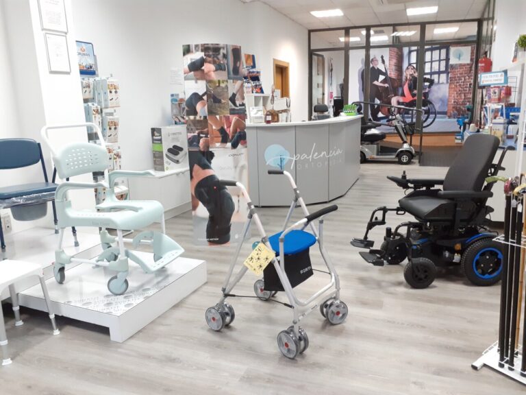 Interior de la ortopedia en Palencia con productos para alquiler
