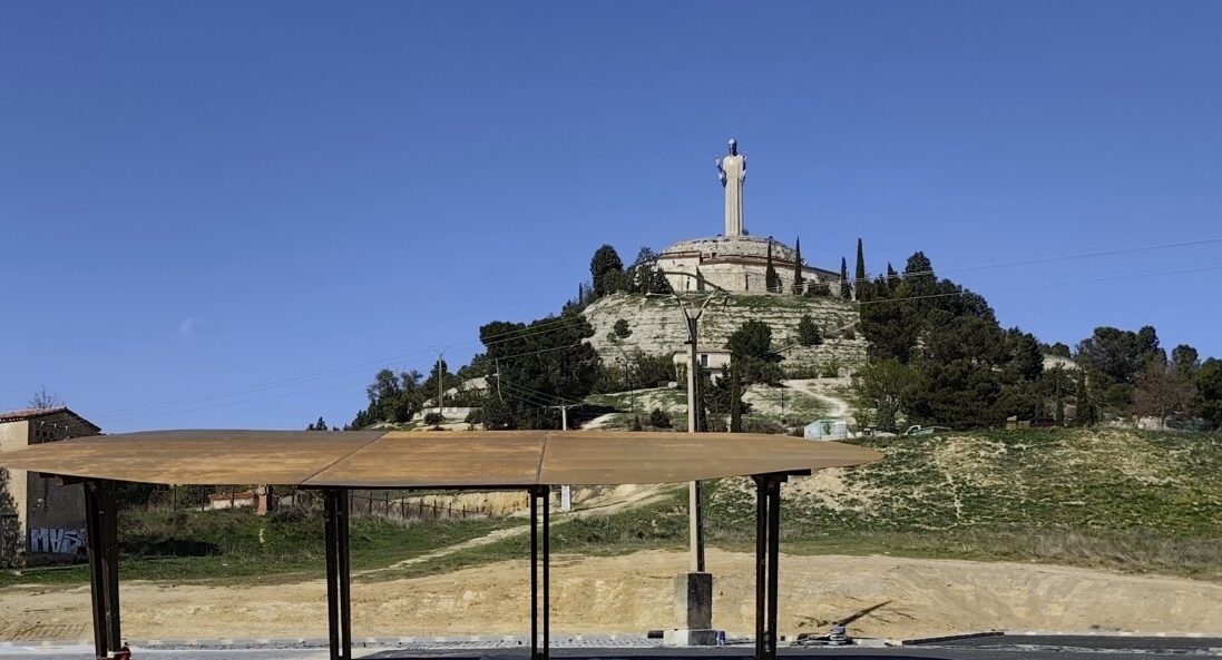 Instalación de paneles solares en el Cristo del Otero en Palencia