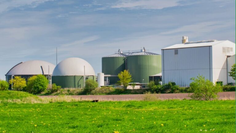 Instalaciones de una planta de biometano en un entorno rural