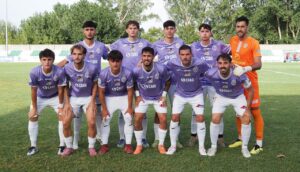 Equipo de fútbol Palencia Cristo Atlético posando en el campo