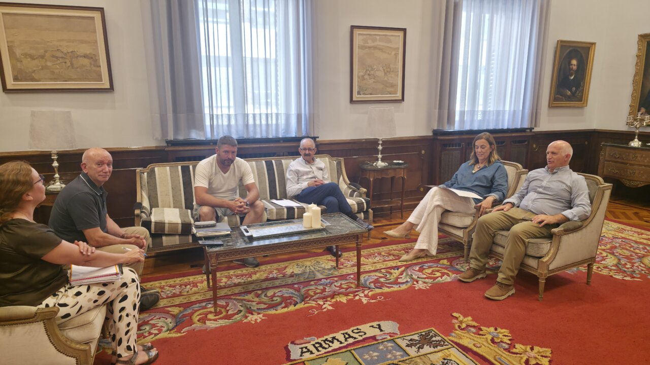 Reunión de representantes de la Diputación en Villaturde