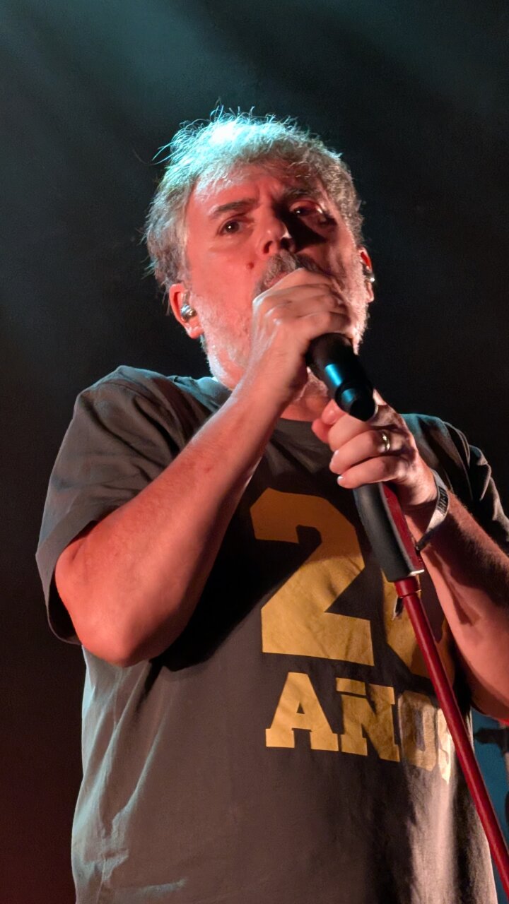 Iván Ferreiro cantando en el festival Sonorama 2026