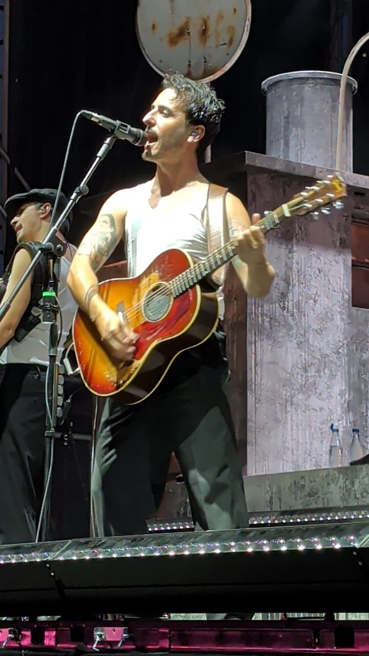 Músico tocando la guitarra en el festival Sonorama 2026