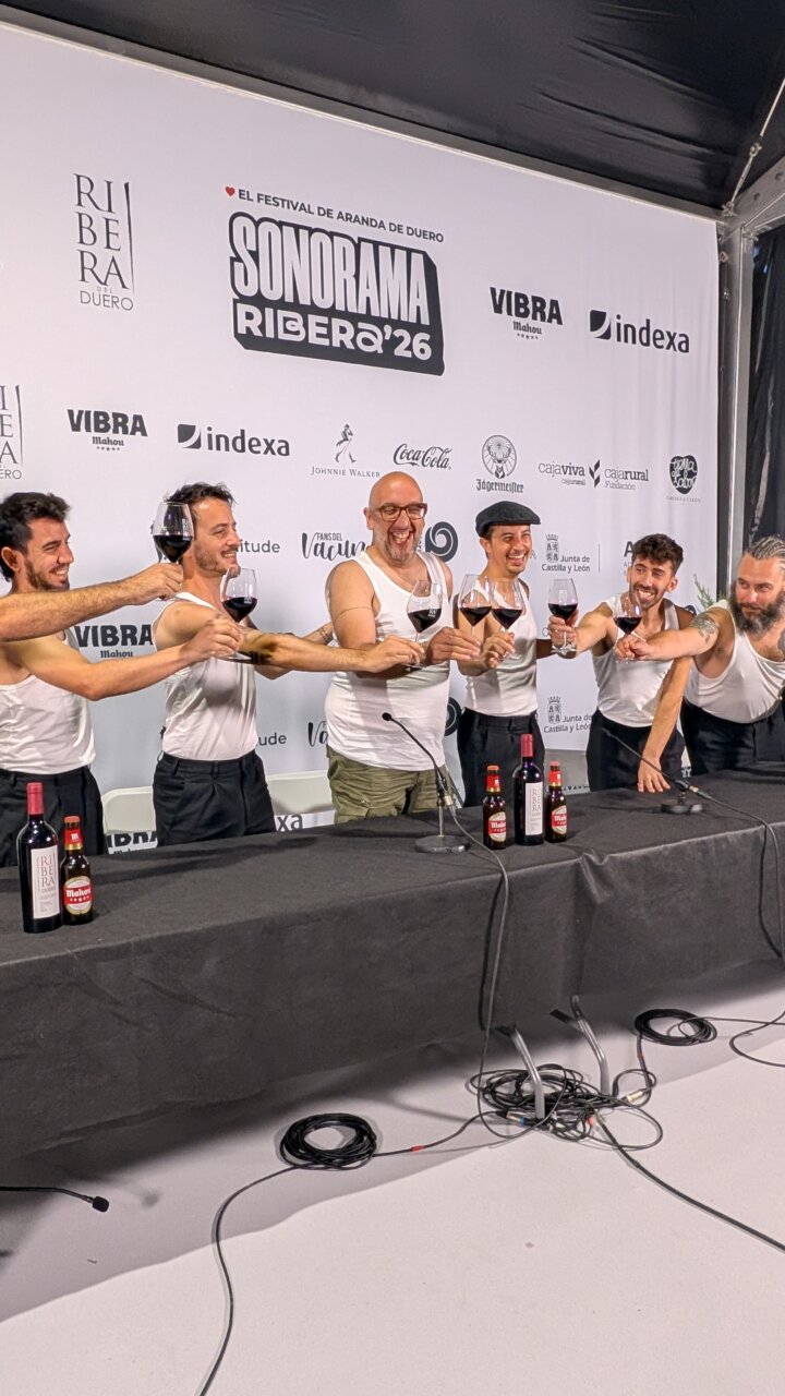 Grupo de personas celebrando en el festival Sonorama Ribera 2026