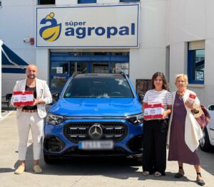 Entrega de leche por Super Agropal a Red Madre en Villaeles de Valdavia