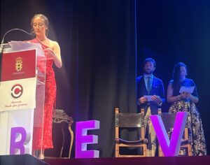 Presentadores en la V Gala de la Asociación Claudio León en Paredes de Nava