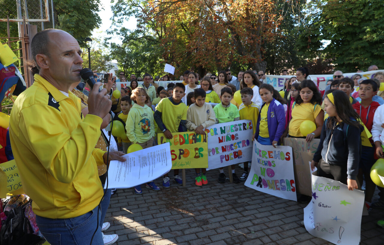 Protesta en Dueñas por la construcción de un nuevo colegio