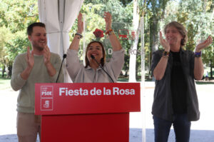 Miembros del PSOE celebrando en la Fiesta de la Rosa en Palencia