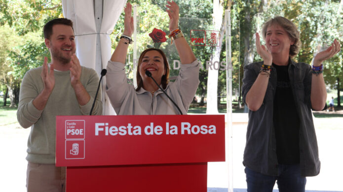 Miembros del PSOE celebrando en la Fiesta de la Rosa en Palencia