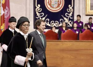 Inauguración del curso académico en la Universidad de Valladolid con la rectora y el presidente de la Junta.