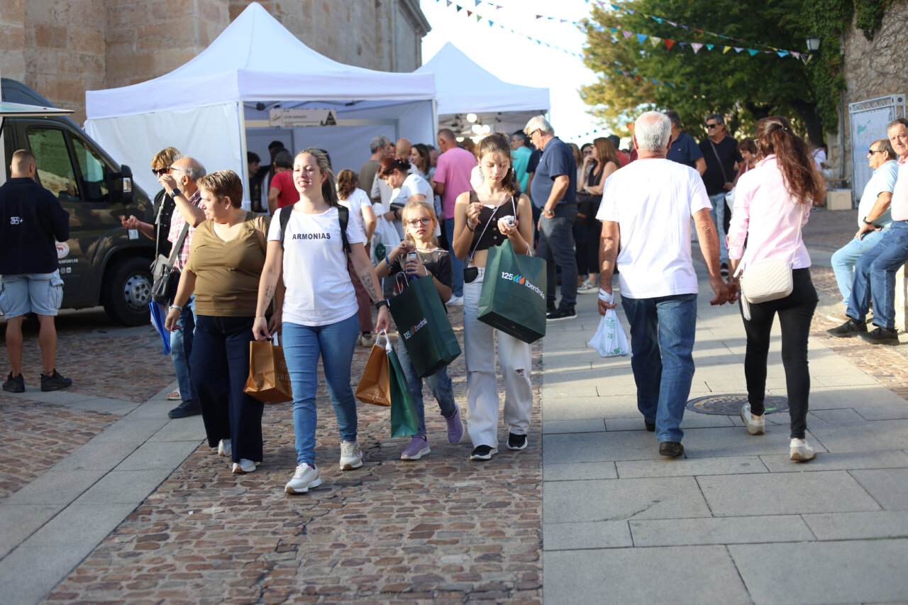 Visitantes en la III Feria Internacional del Queso Fromago en Zamora