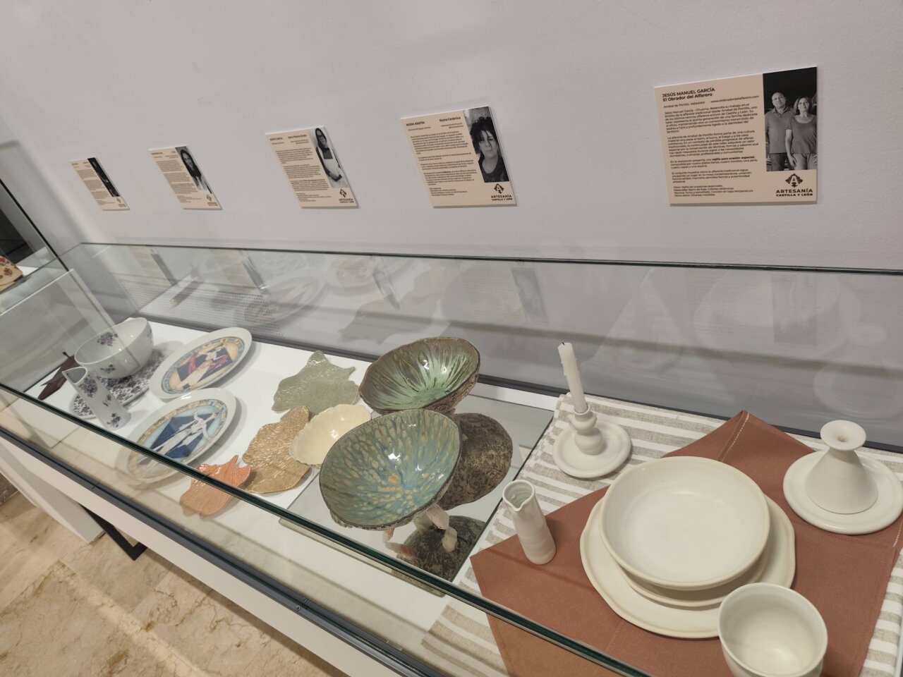 Exposición de artesanía contemporánea en la Biblioteca Pública de Palencia