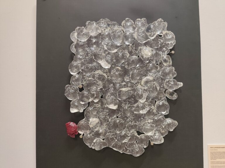 Obra de artesanía contemporánea en exposición en Palencia