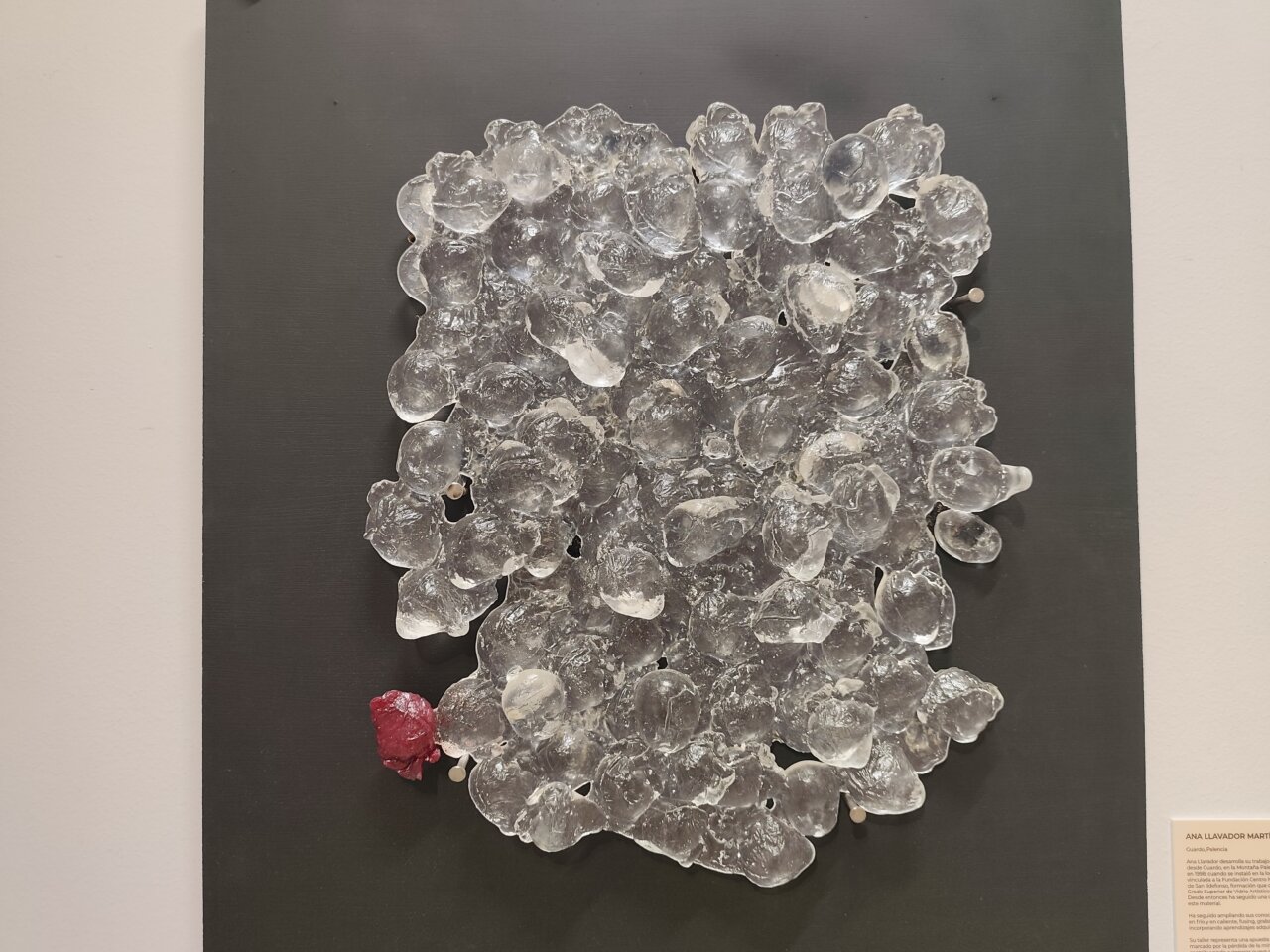 Obra de artesanía contemporánea en exposición en Palencia