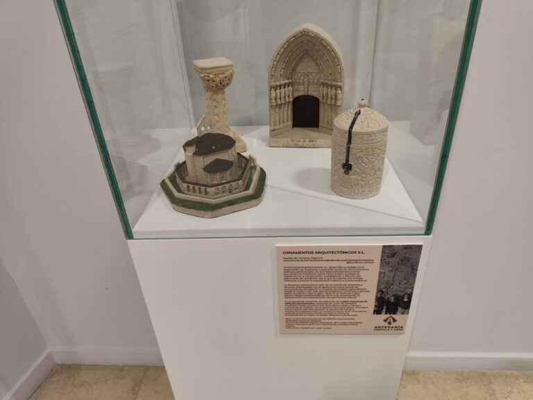 Muestra de artesanía contemporánea en exposición en Palencia
