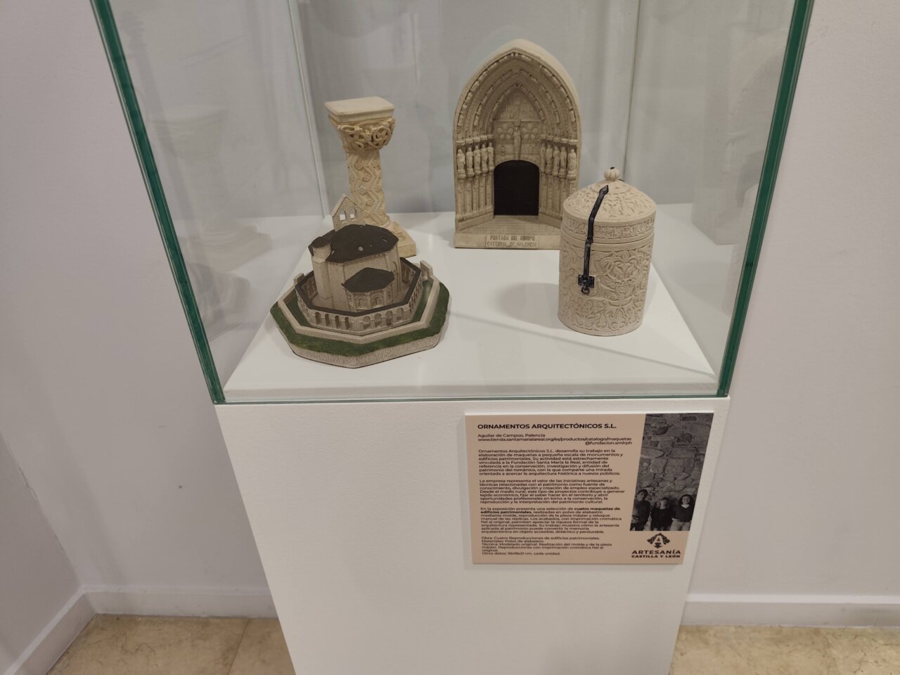Muestra de artesanía contemporánea en exposición en Palencia