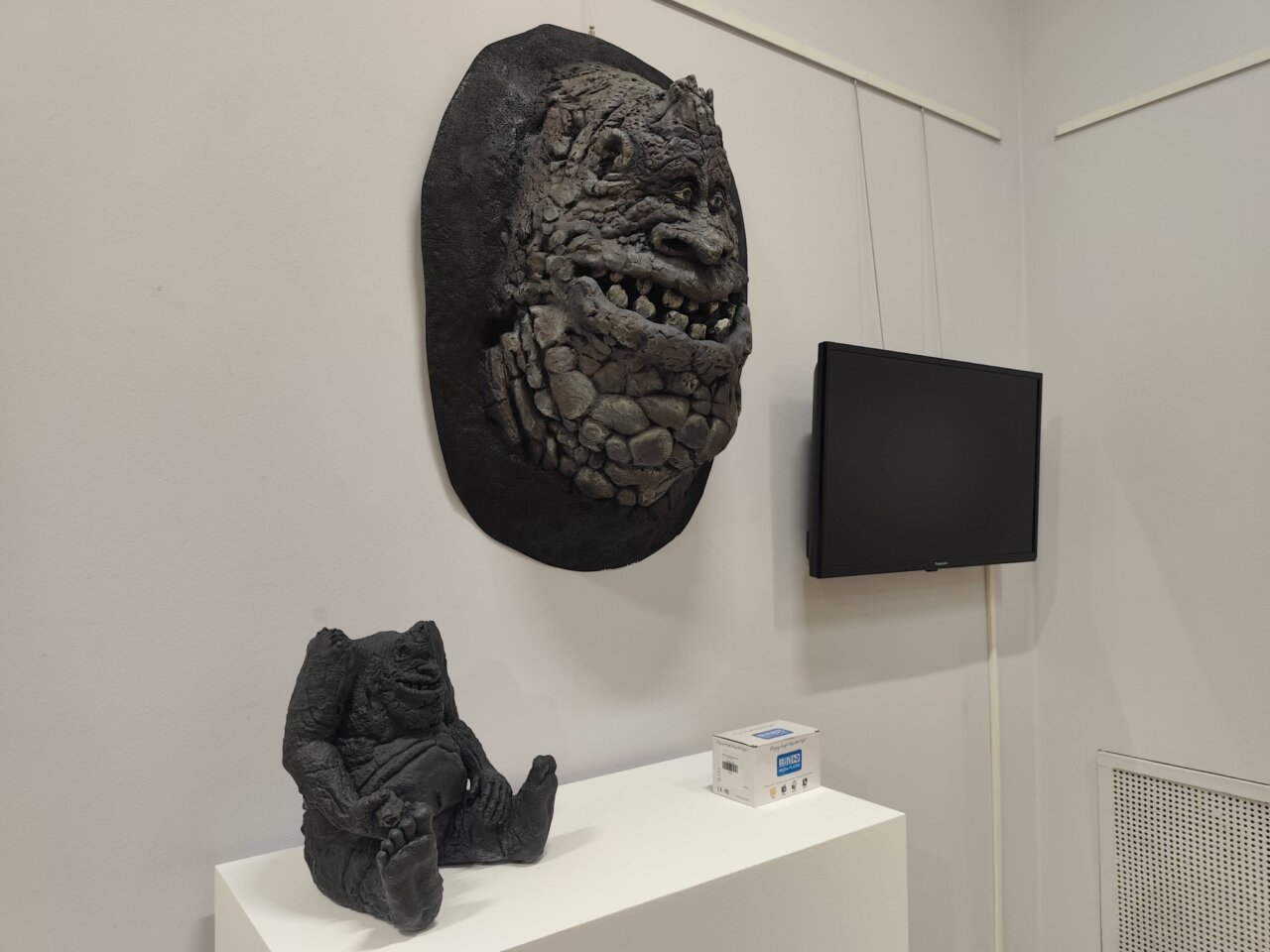 Esculturas de artesanía contemporánea en una exposición en Palencia