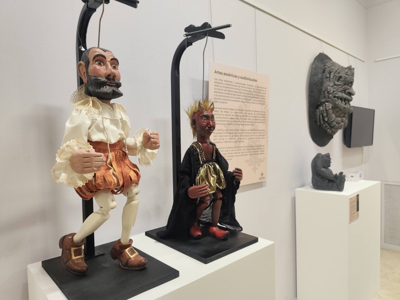 Marionetas de la exposición de artesanía contemporánea en Palencia