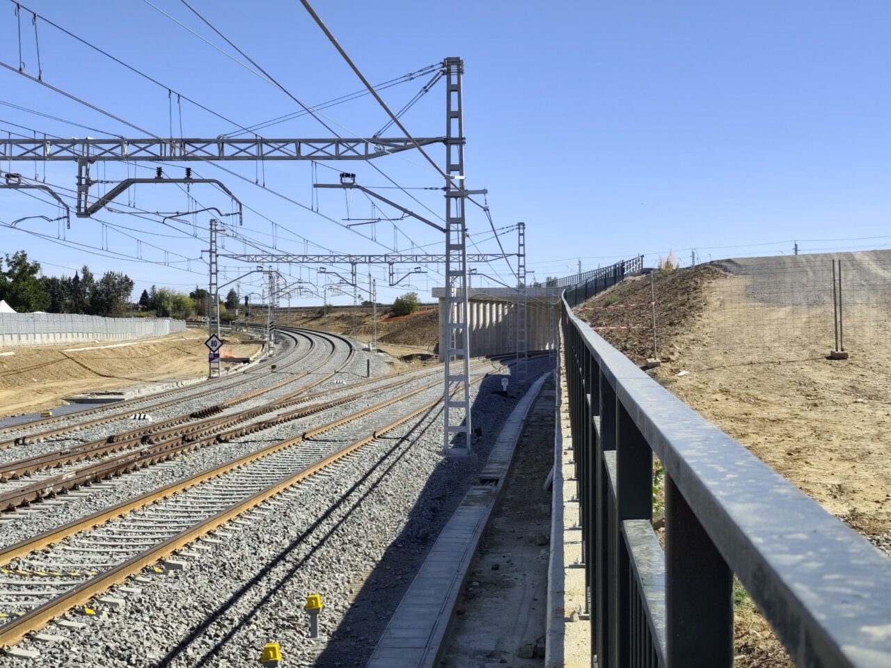 Vista de la vía ferroviaria en construcción en Palencia