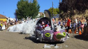 Carrera de autos locos con espuma en Palencia