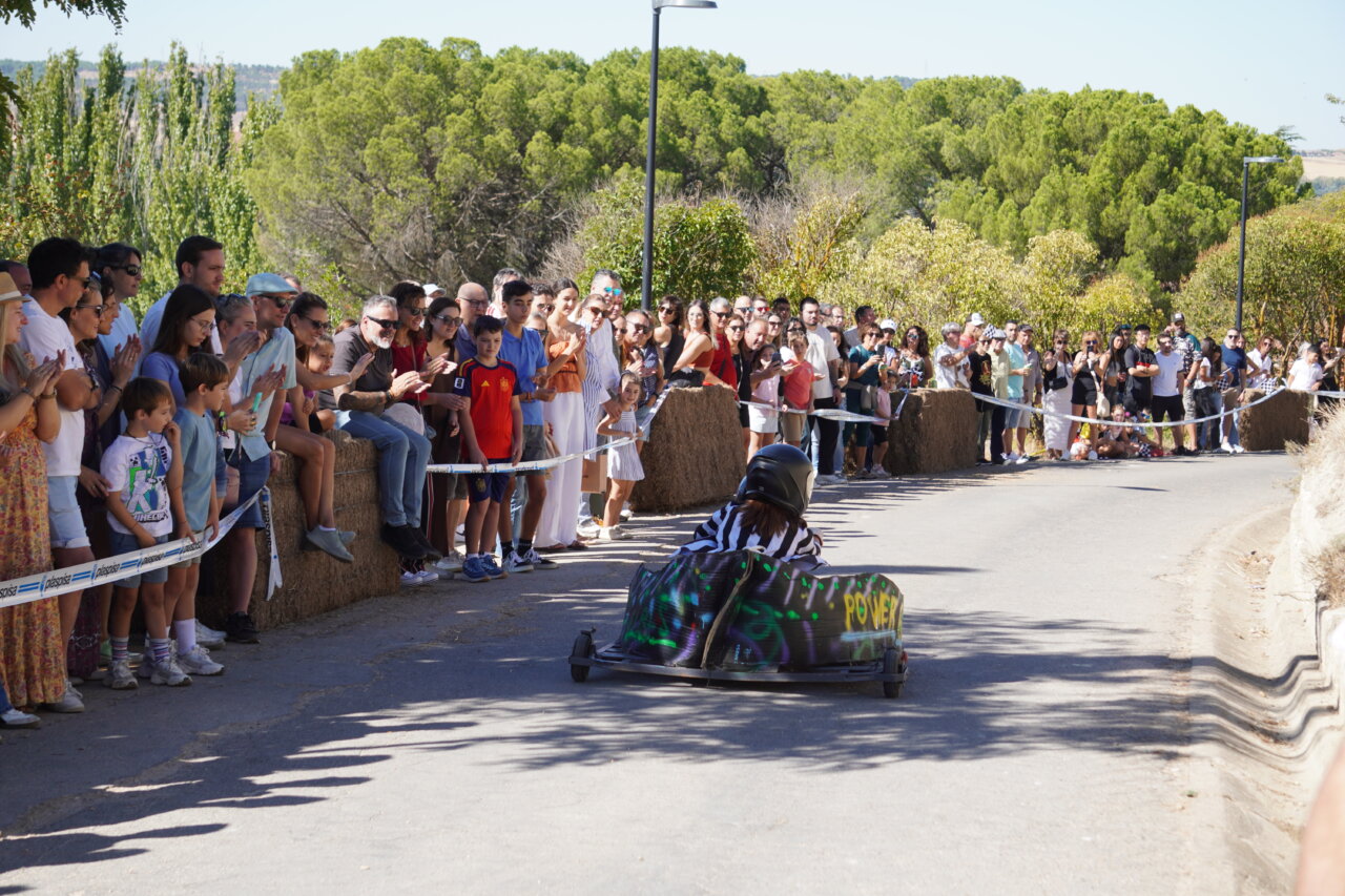 Carrera de autos locos con la Guardia Viril en Palencia
