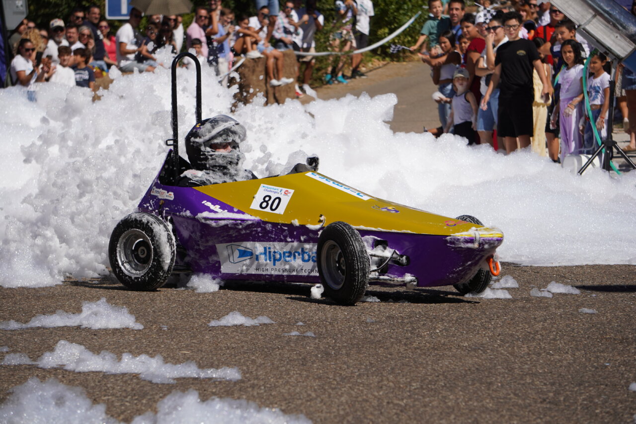Carrera de autos locos con espuma en Palencia