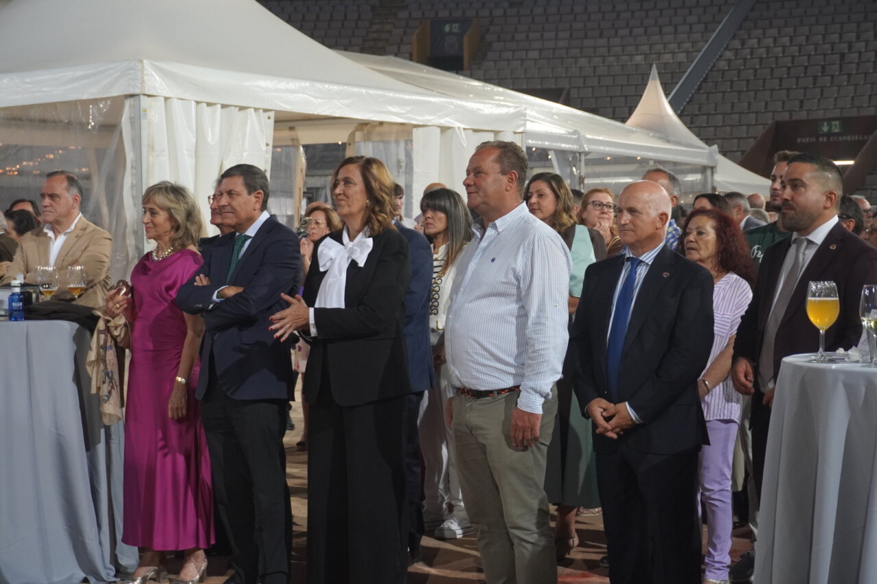 Gala del Día de la Provincia con alcaldes y autoridades en la Plaza de Toros