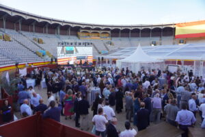 Gala del Día de la Provincia en la Plaza de Toros con muchas personas