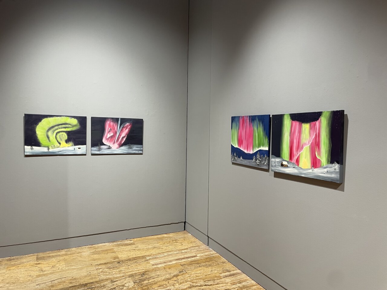 Cuadros de la exposición de Mercedes Maté en el Centro Cultural Provincial