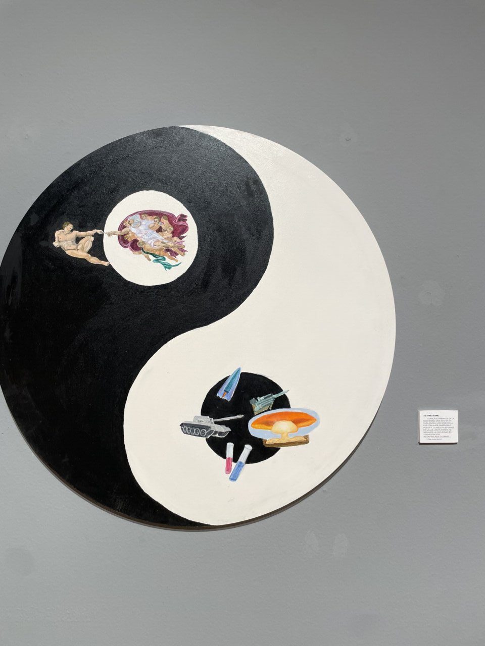 Pintura naíf de Mercedes Maté con elementos del universo y creación