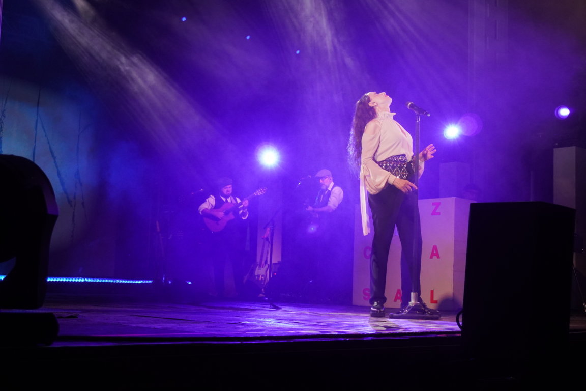 Luz Casal durante su concierto en San Antolín en Palencia