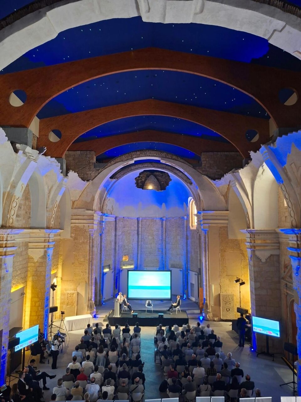 Interior de un evento con presentación sobre molinería en Agropal.