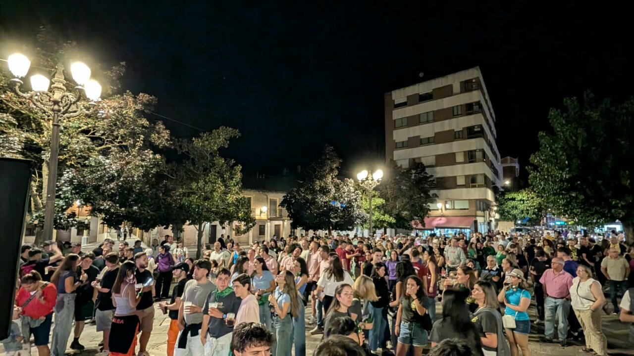 Concierto de orquesta en las fiestas de Saldaña con gran afluencia de público