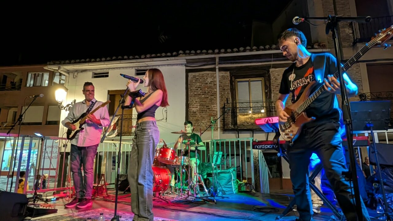 Concierto de la orquesta durante las fiestas de Saldaña en la Plaza Vieja.