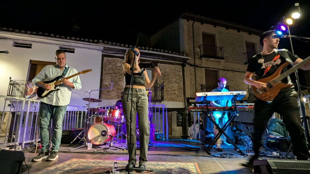 Concierto de una orquesta durante las fiestas de Saldaña